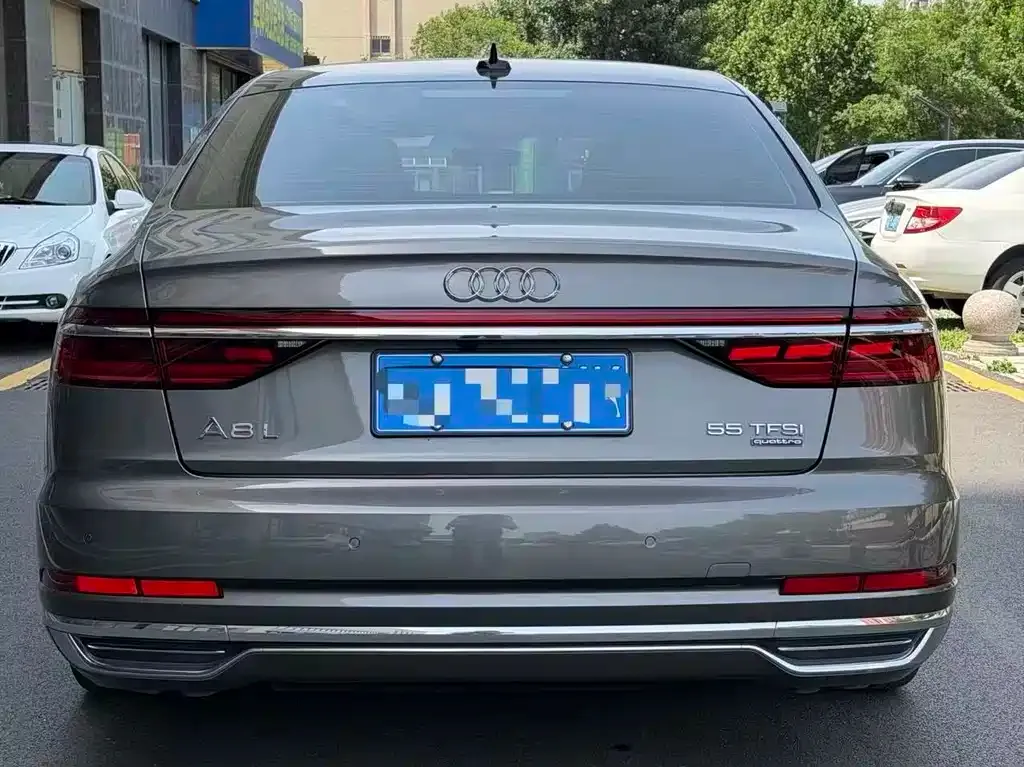 Audi A8 — фото 4