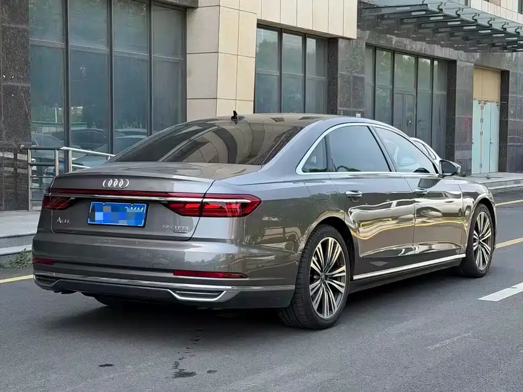 Audi A8 — фото 9