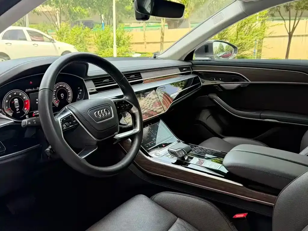 Audi A8 — фото 7