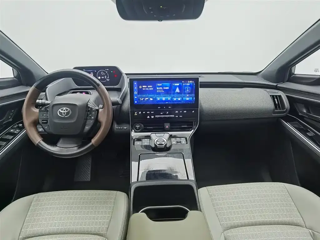 Toyota bZ4X 2023 из CN, фото 9