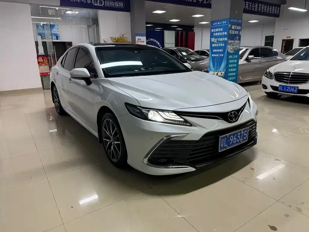 Toyota Camry — фото 3