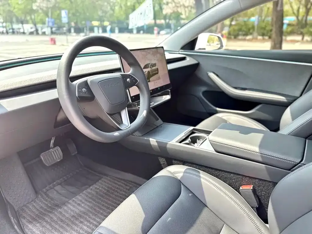 Tesla Model 3 — фото 4