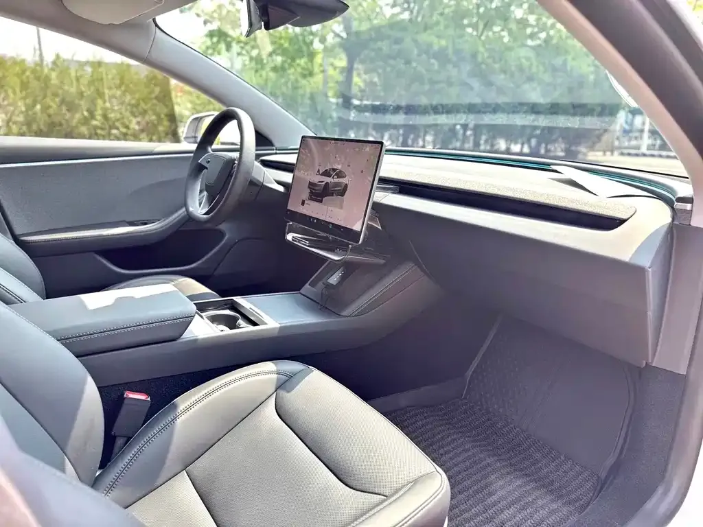 Tesla Model 3 — фото 3