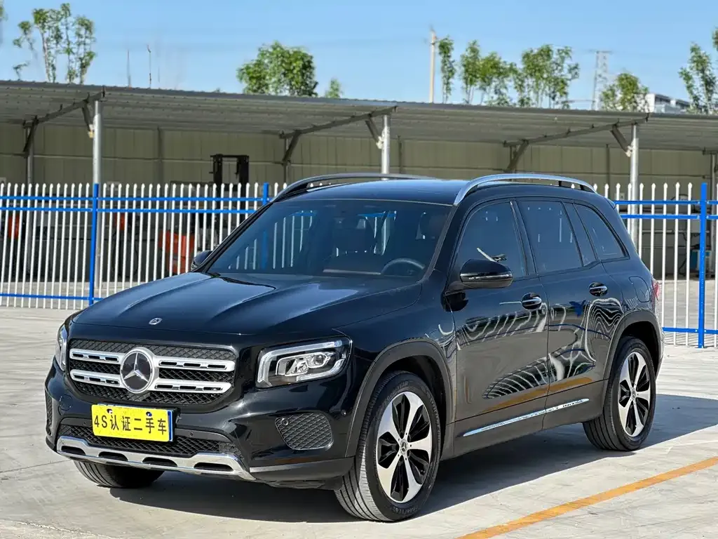 Mercedes-Benz GLB — фото 1