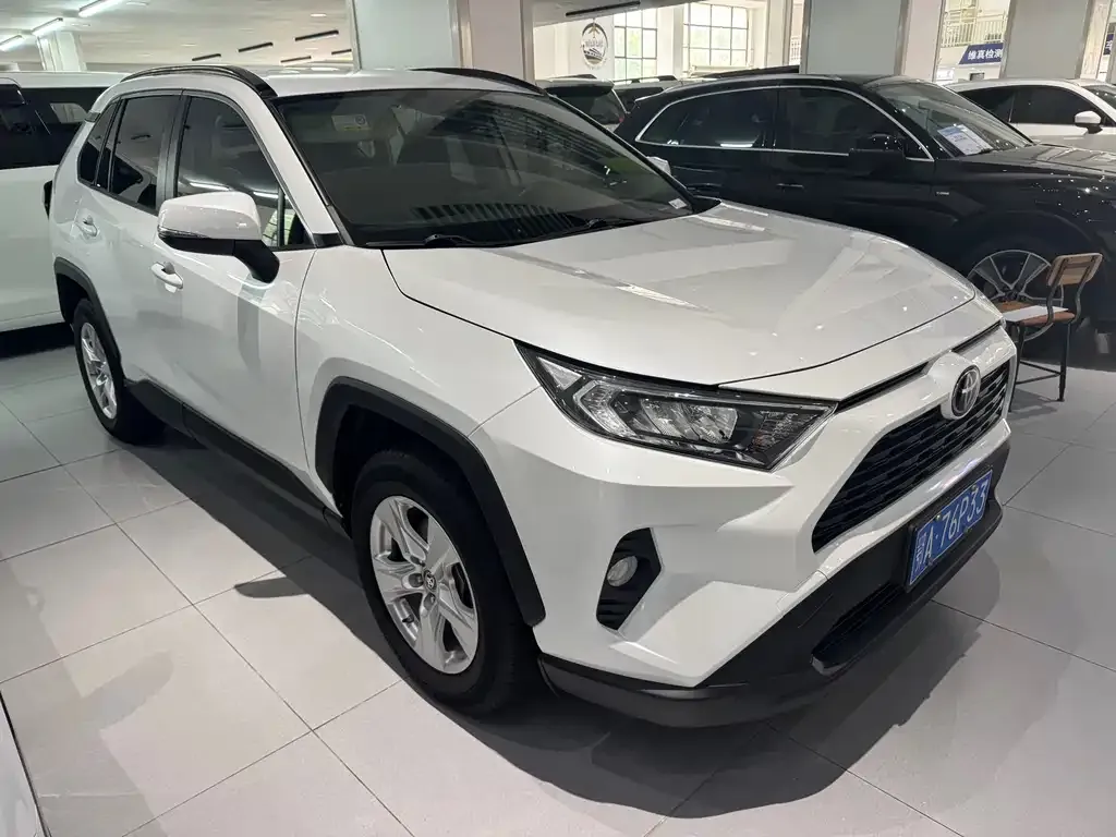 Toyota RAV4 — фото 6
