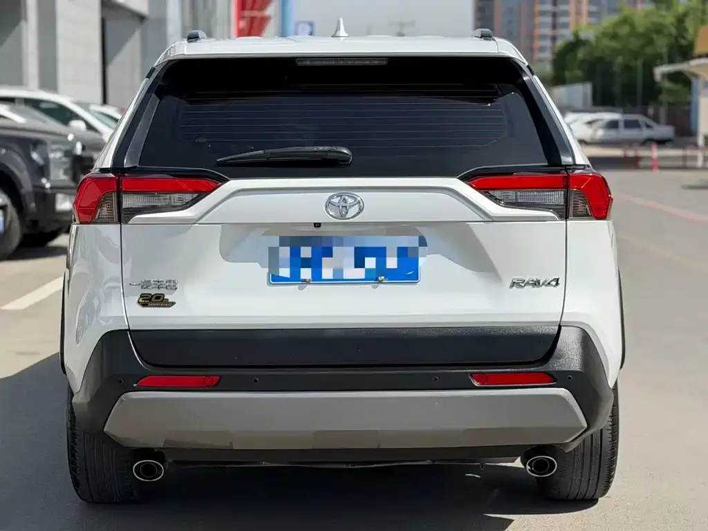 Toyota RAV4 — фото 3
