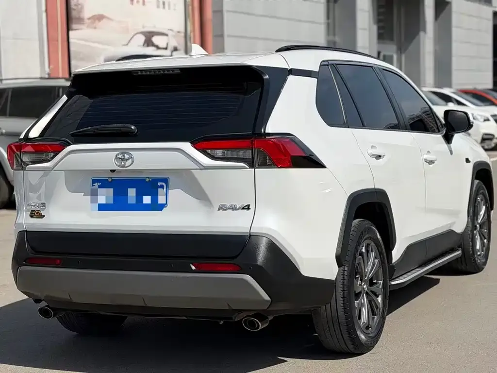 Toyota RAV4 — фото 9