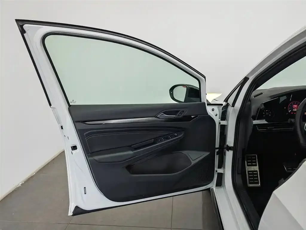 Volkswagen Golf 2022 из CN, фото 2