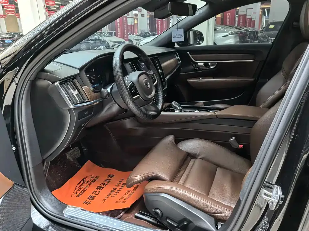 Volvo S90 — фото 10