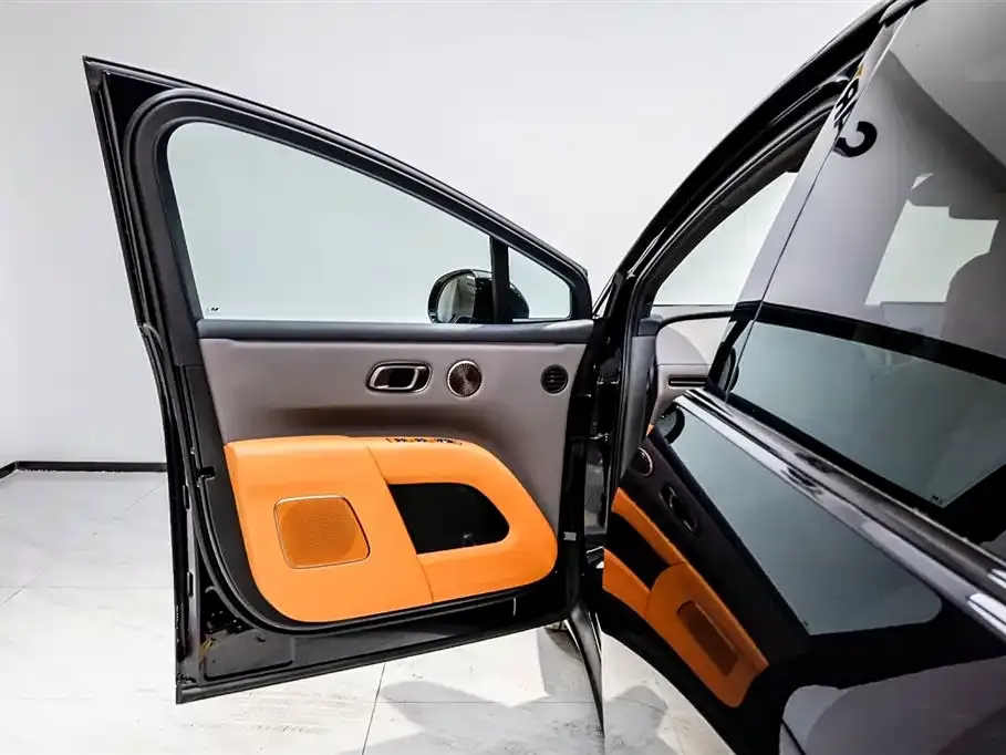 Li Auto i8 — фото 2