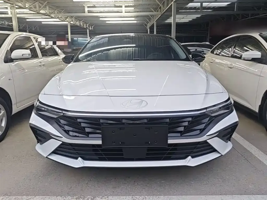 Hyundai Elantra — фото 5