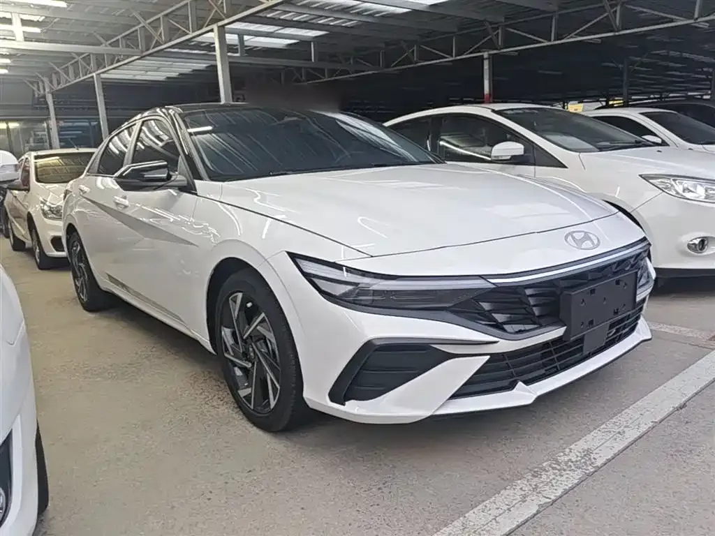 Hyundai Elantra — фото 10