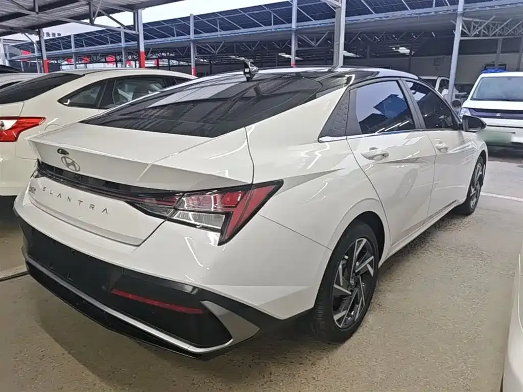 Hyundai Elantra — фото 8