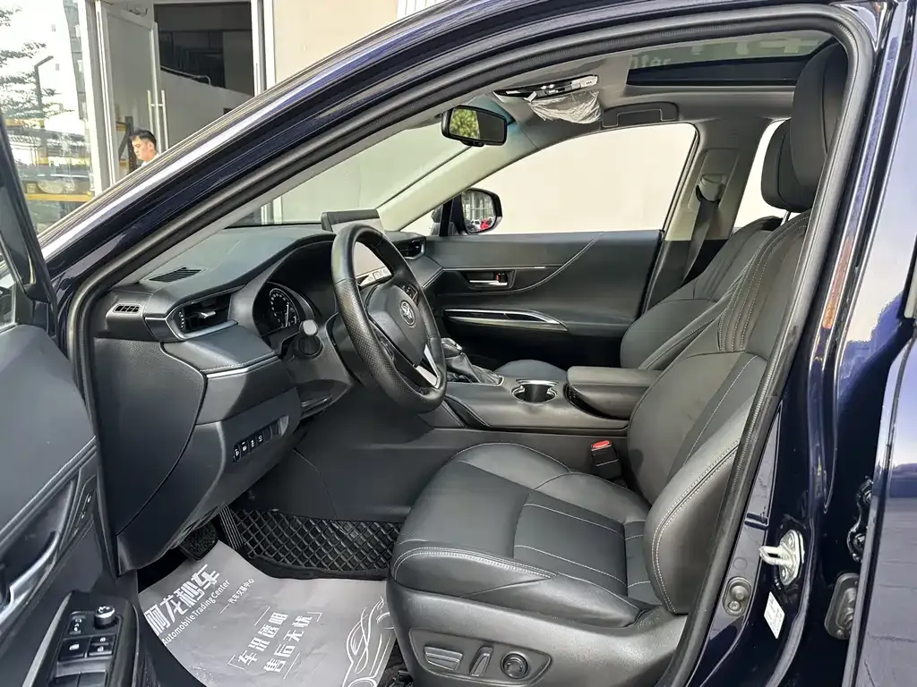 Toyota Harrier 2021 из CN, фото 2