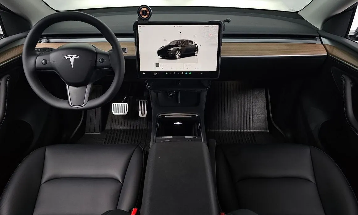 Tesla Model Y — фото 7