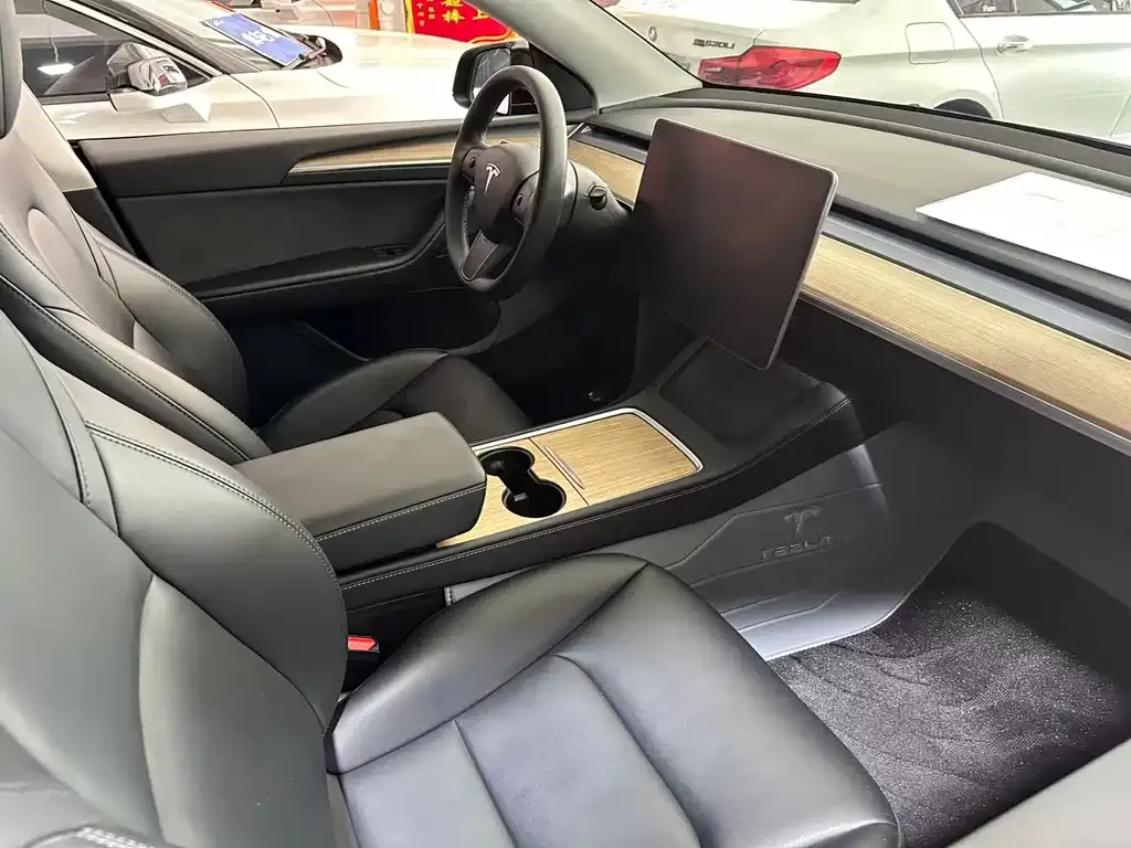 Tesla Model Y — фото 4