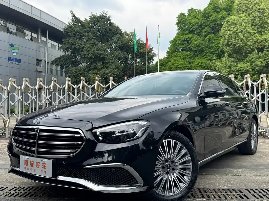 Mercedes-Benz E-Class — фото 1