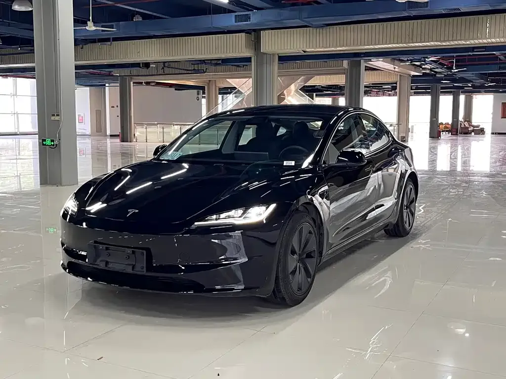 Tesla Model 3 — фото 1