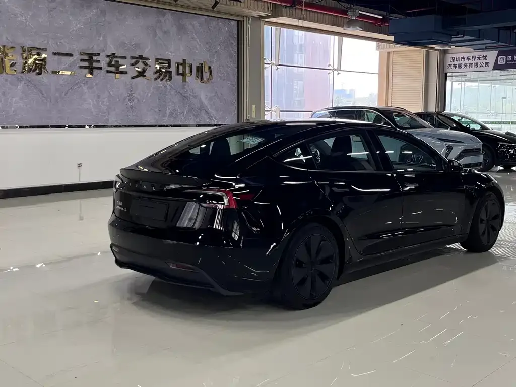 Tesla Model 3 — фото 7