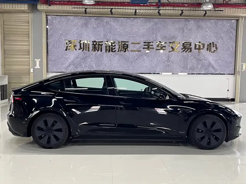 Tesla Model 3 — фото 10