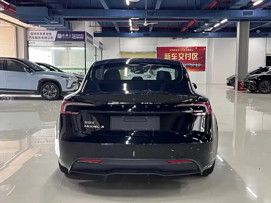 Tesla Model 3 — фото 3