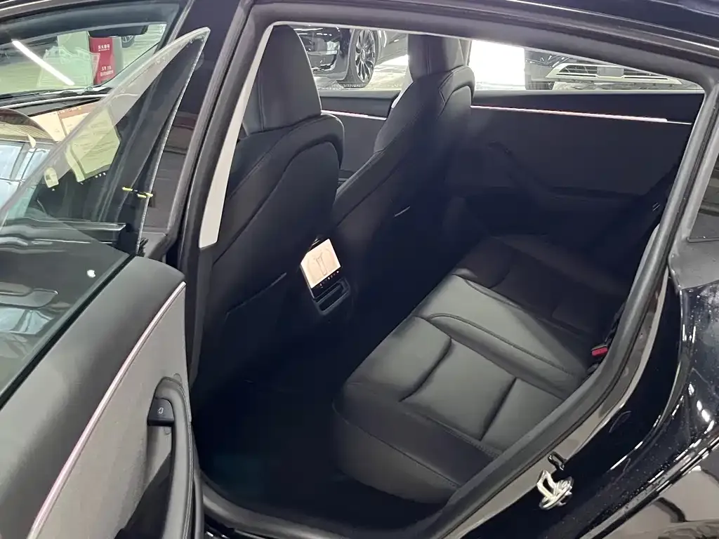 Tesla Model 3 — фото 4