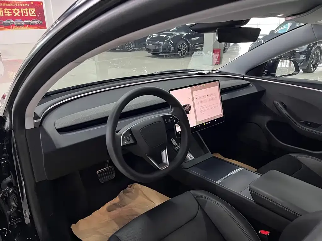 Tesla Model 3 — фото 9