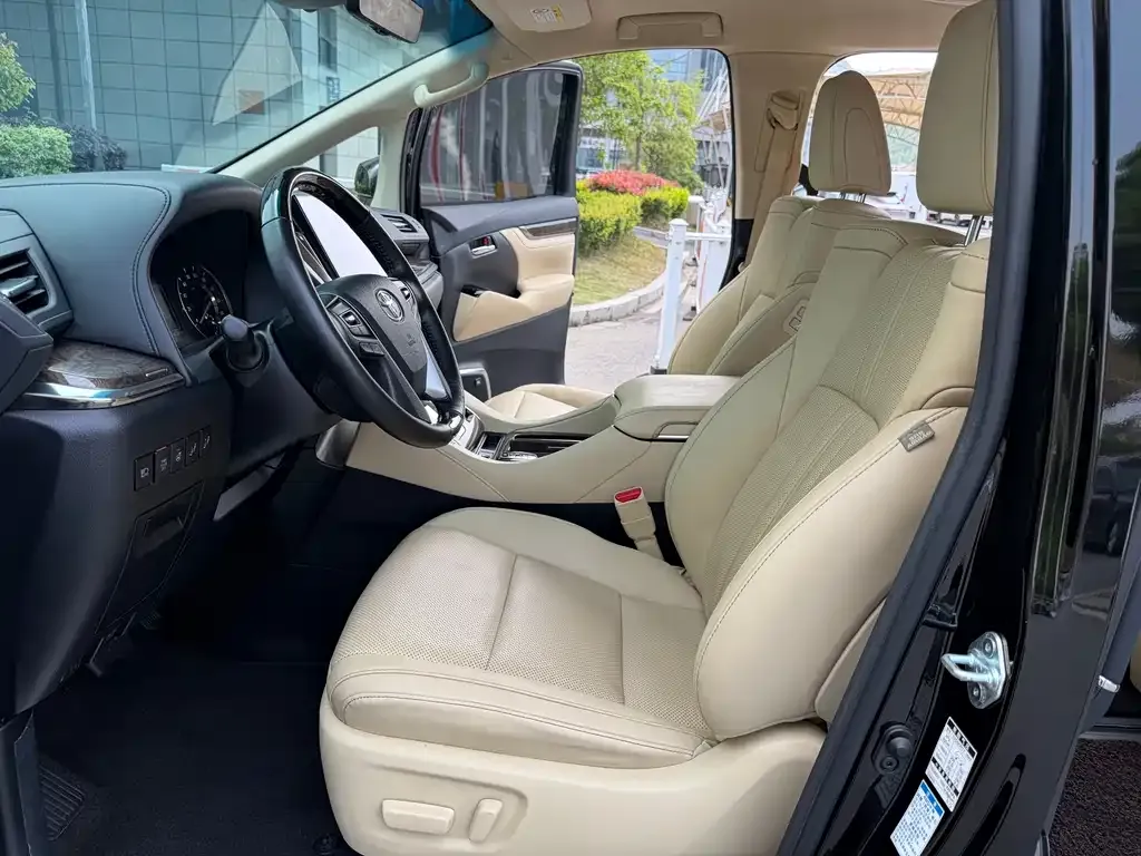 Toyota Alphard — фото 3