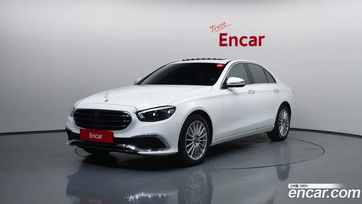 Mercedes-Benz E-Class — фото 1