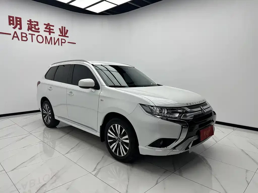 Mitsubishi Outlander — фото 10