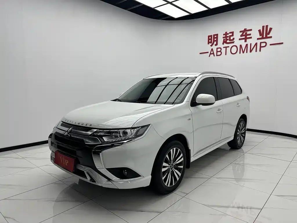 Mitsubishi Outlander — фото 7