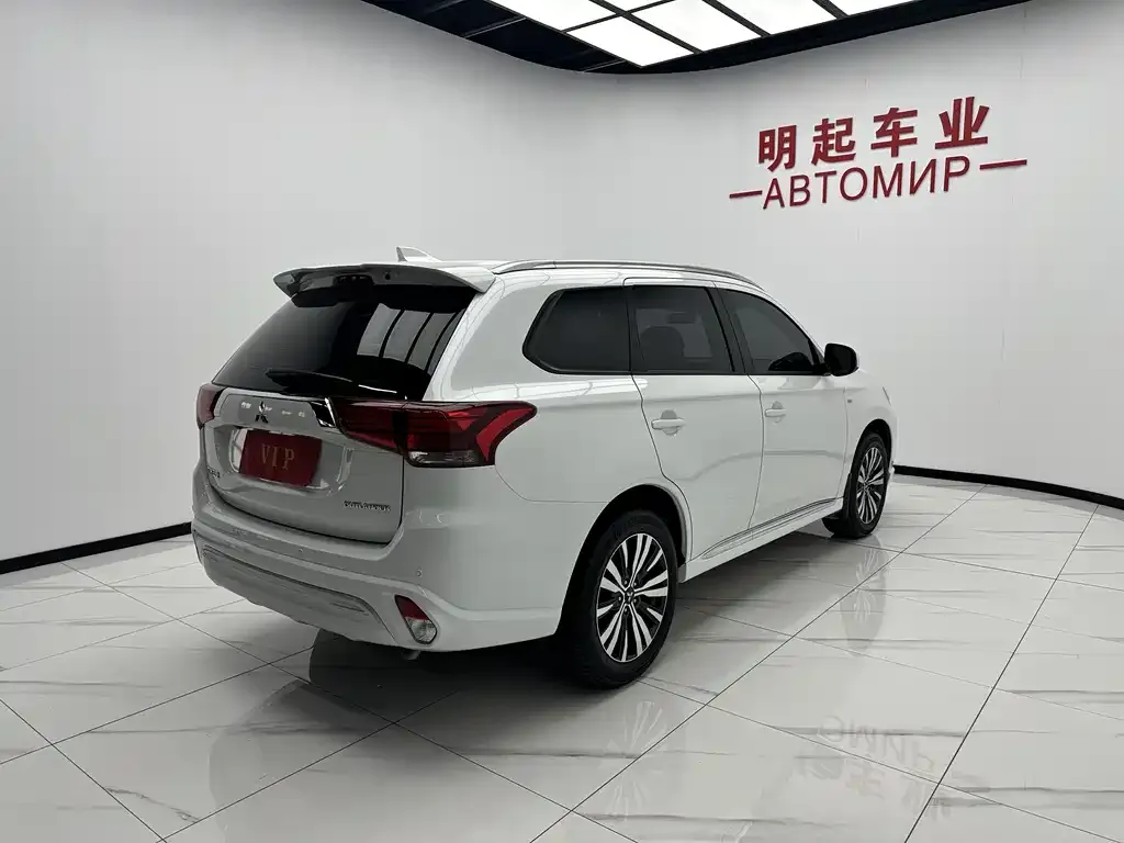 Mitsubishi Outlander — фото 2