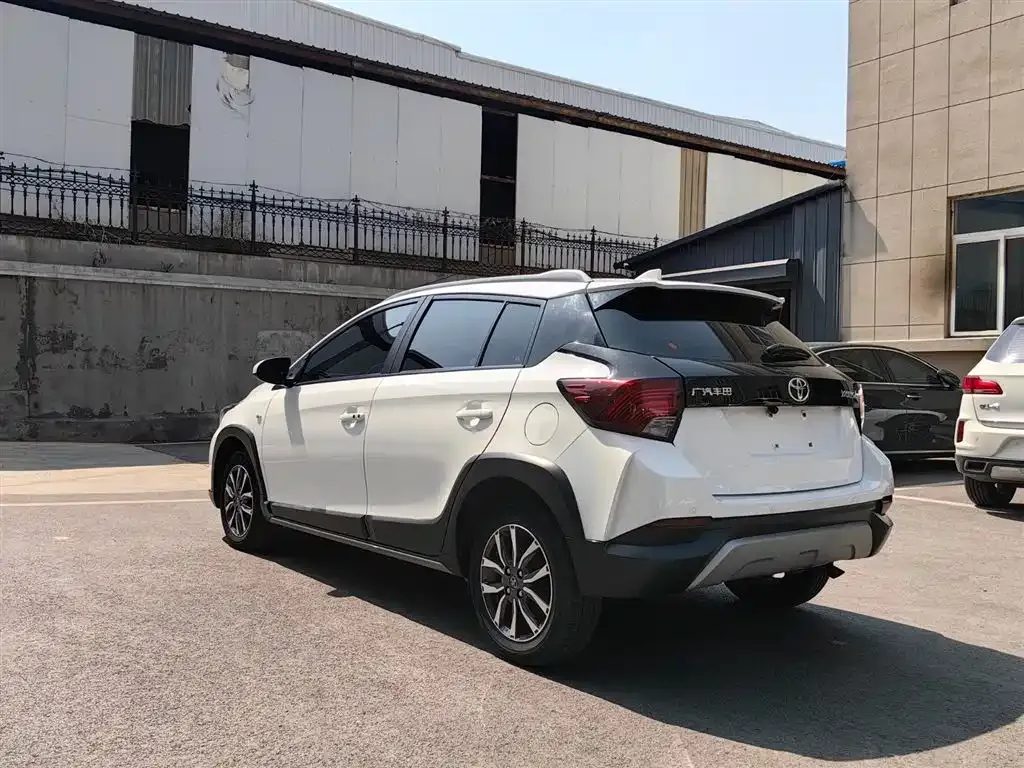 Toyota Yaris L — фото 10