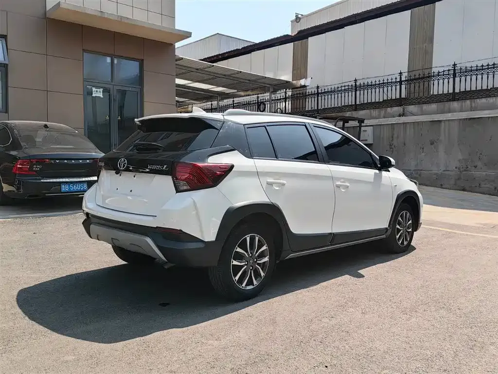 Toyota Yaris L — фото 8