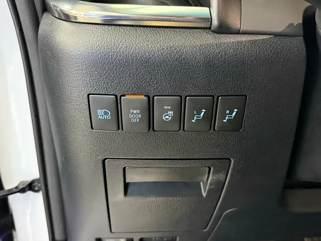 Toyota Vellfire 2022 из CN, фото 10