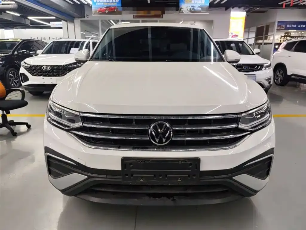 Volkswagen Tiguan L — фото 4