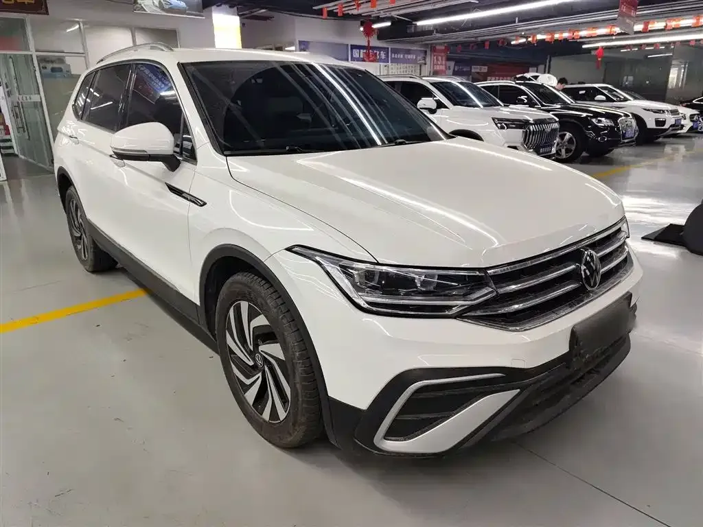 Volkswagen Tiguan L — фото 6
