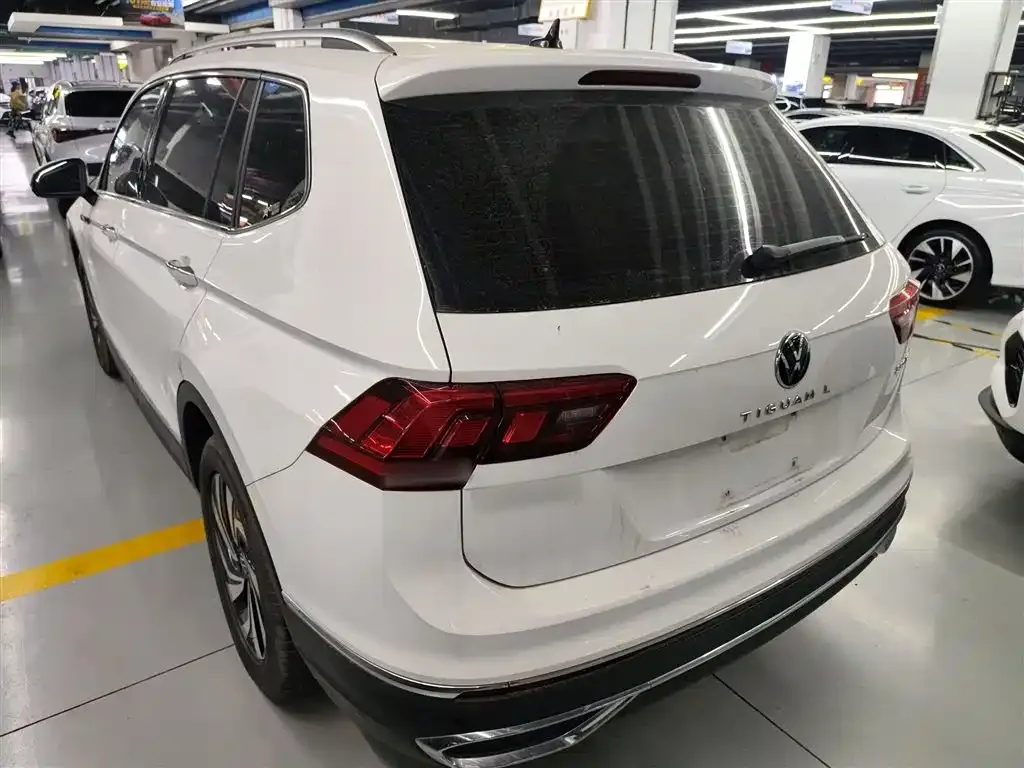 Volkswagen Tiguan L — фото 10