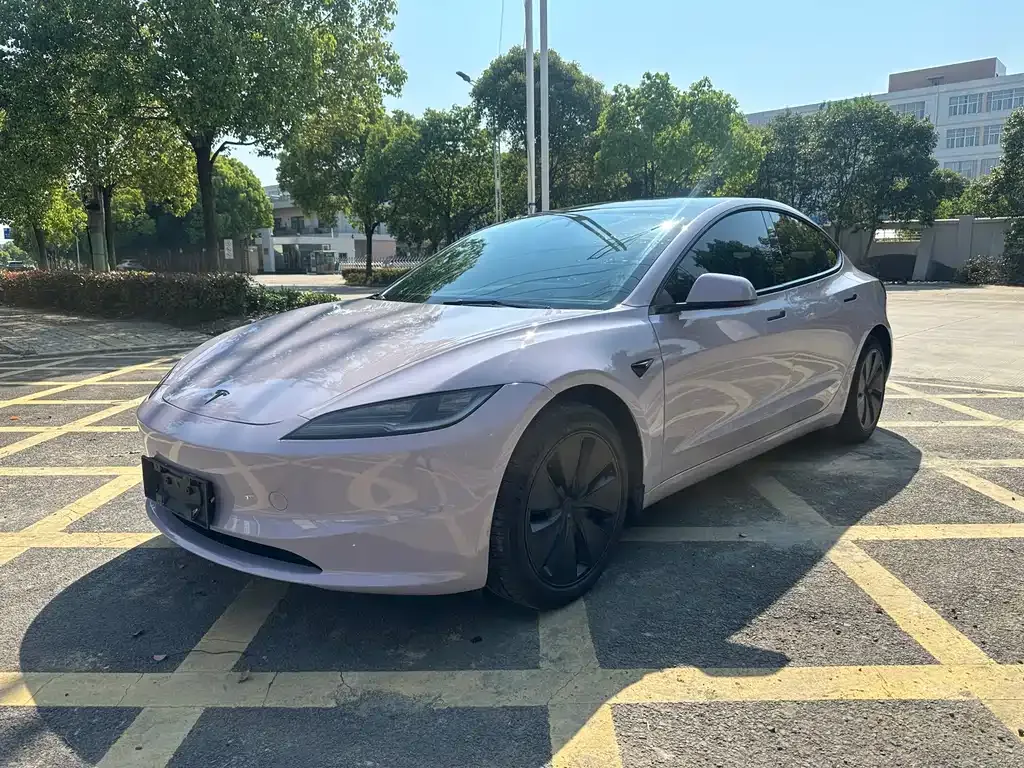 Tesla Model 3 — фото 1