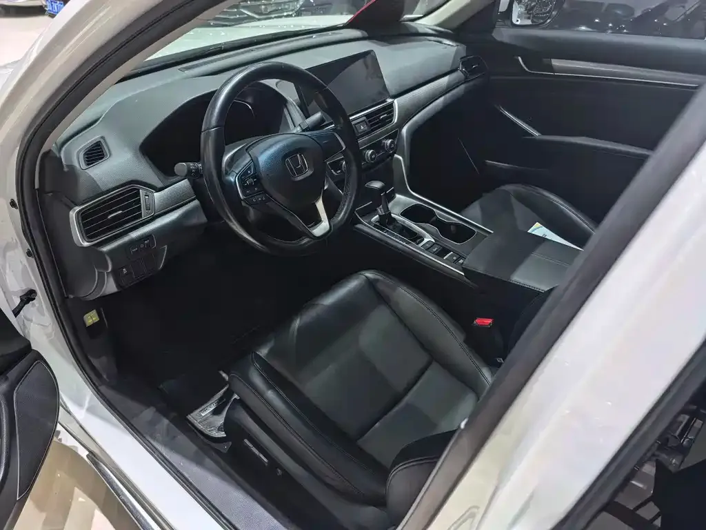 Honda Accord — фото 8