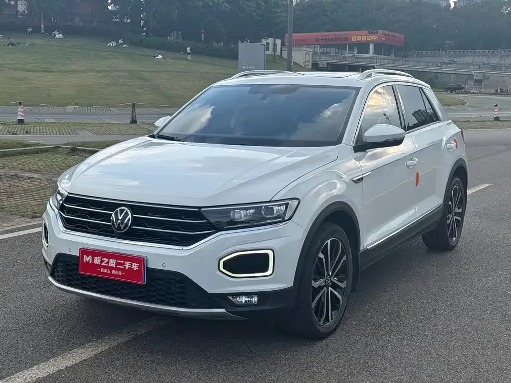 Volkswagen T-Roc — фото 1