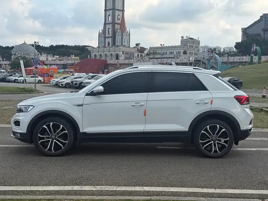 Volkswagen T-Roc — фото 6