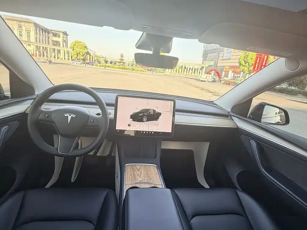 Tesla Model Y — фото 6