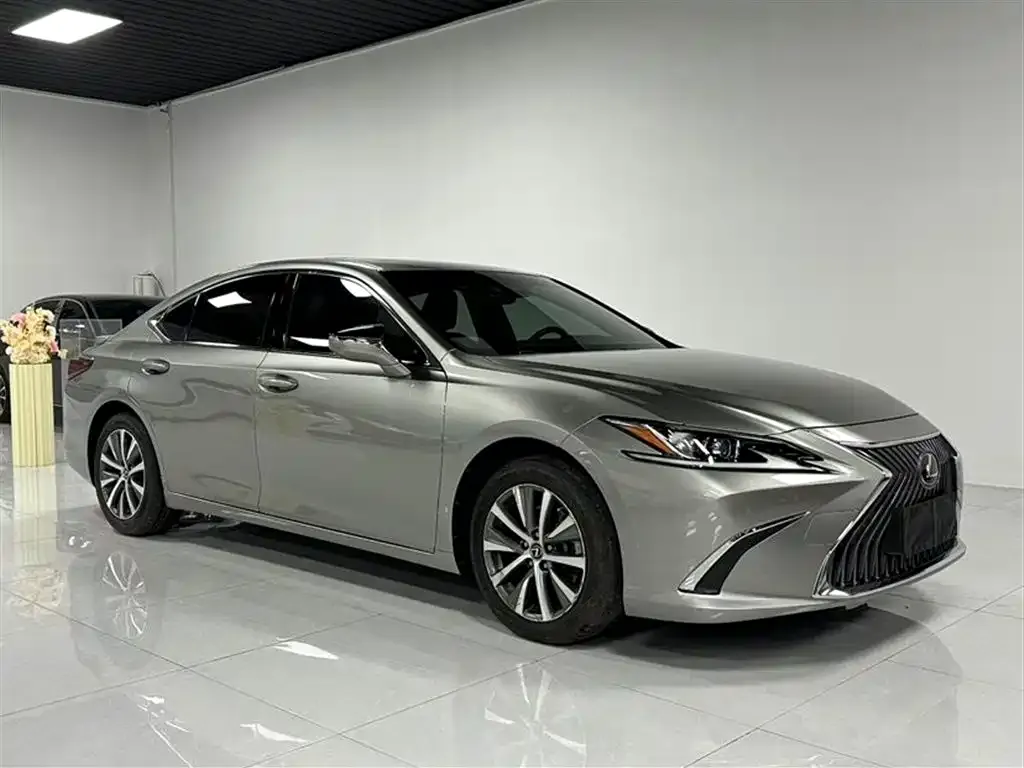Lexus ES — фото 8
