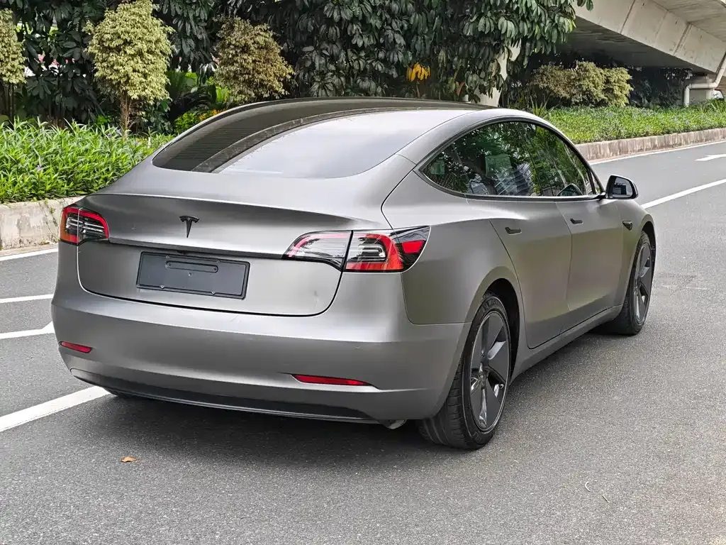 Tesla Model 3 — фото 9