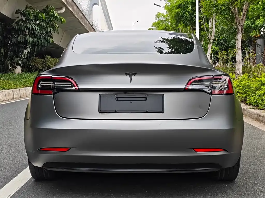Tesla Model 3 — фото 7