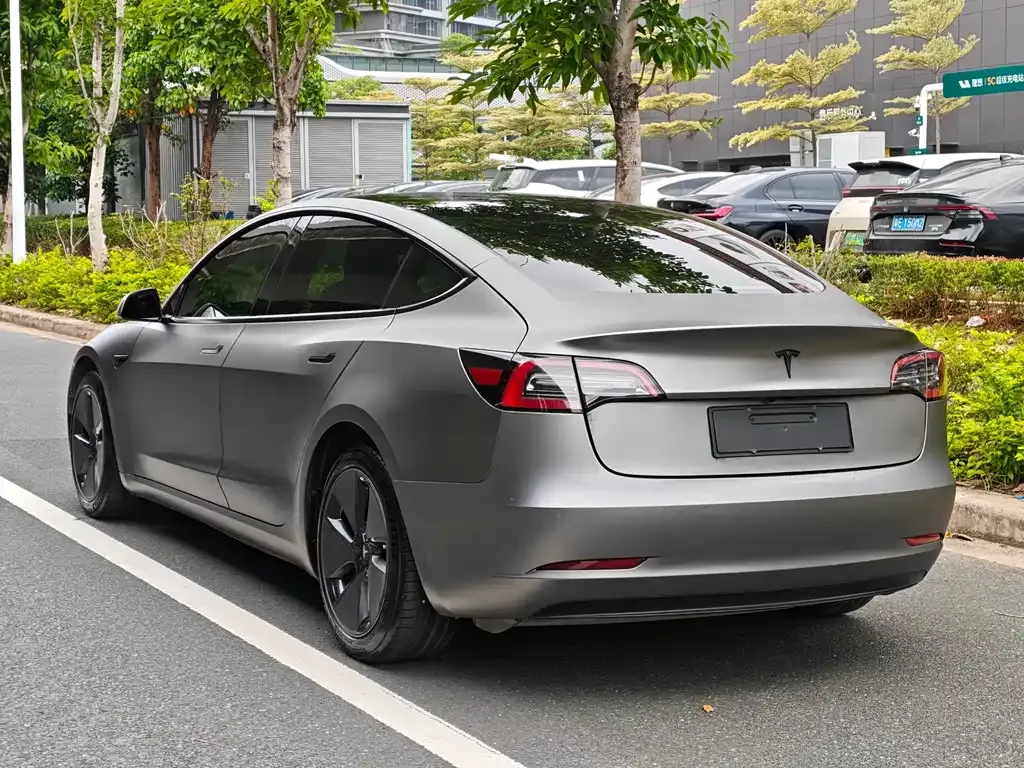 Tesla Model 3 — фото 10