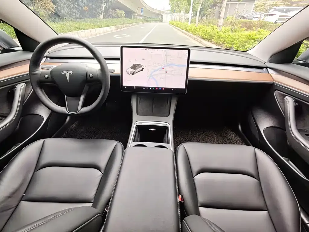 Tesla Model 3 — фото 3