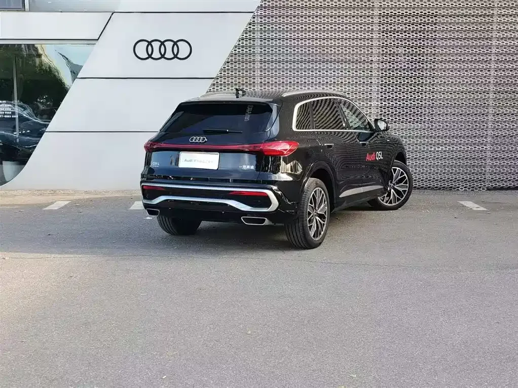 Audi Q5L — фото 5