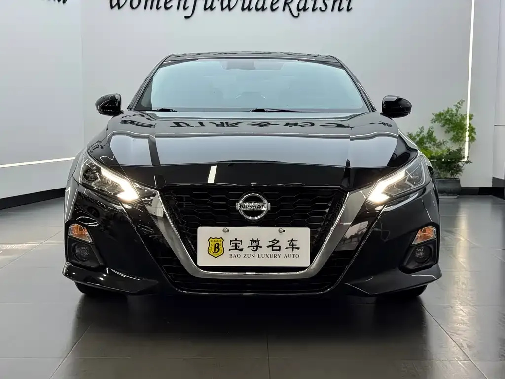 Nissan Teana — фото 1